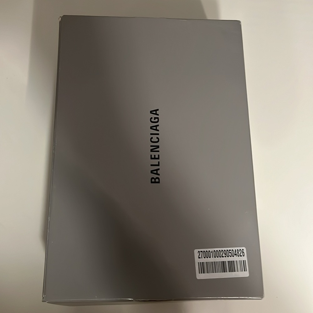 Balenciaga 617196W2DB1 dark burgundy size 39. Like new. Little Used